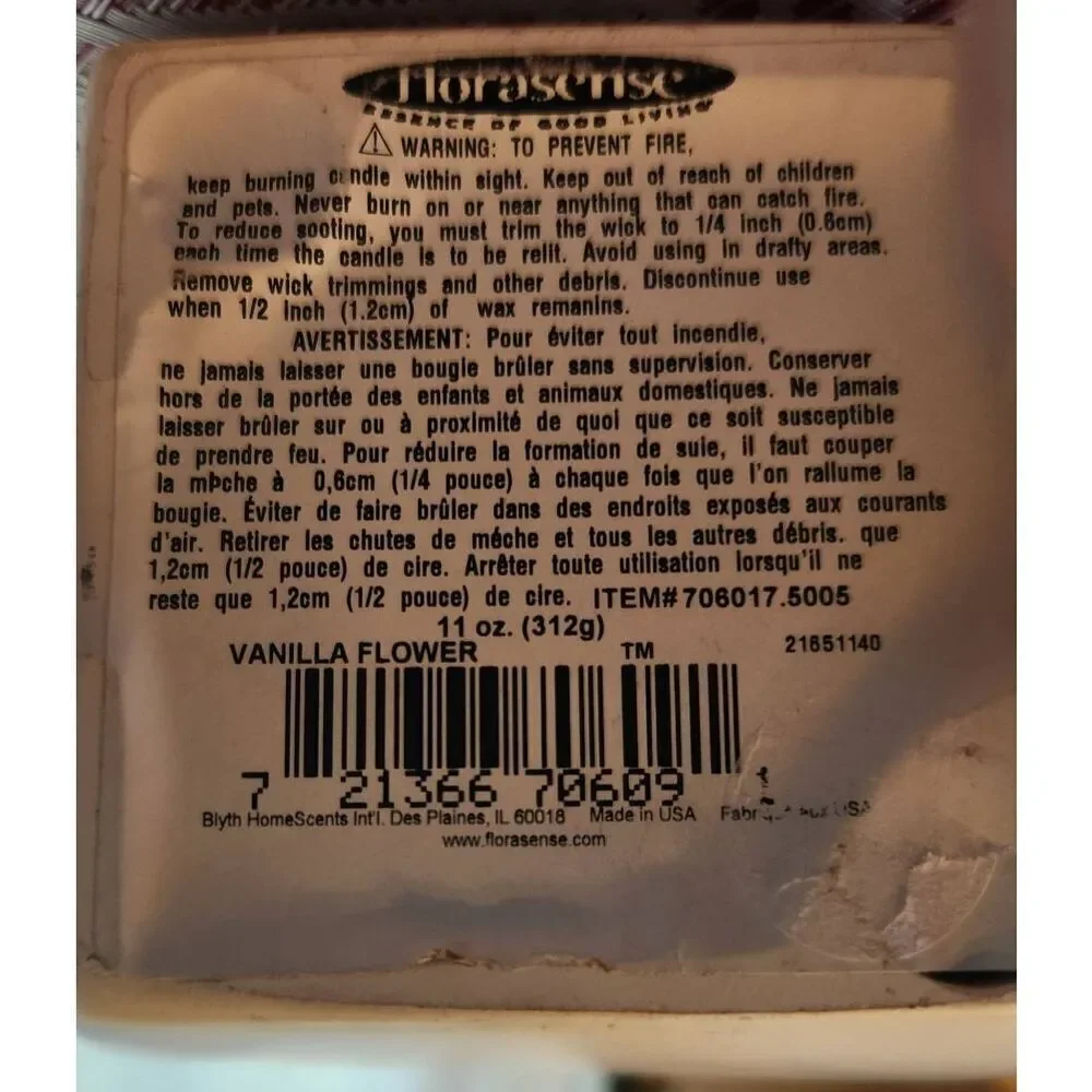 Lilly ceramic candle. Vanilla flower scent